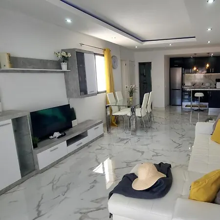 Playa Torviscas 2-bed, 2-bath With Pools & Jacuzzi Apartamento Costa Adeje (Tenerife)