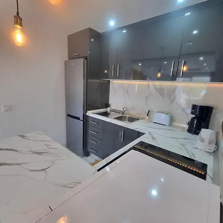 Playa Torviscas 2-bed, 2-bath With Pools & Jacuzzi Costa Adeje (Tenerife)